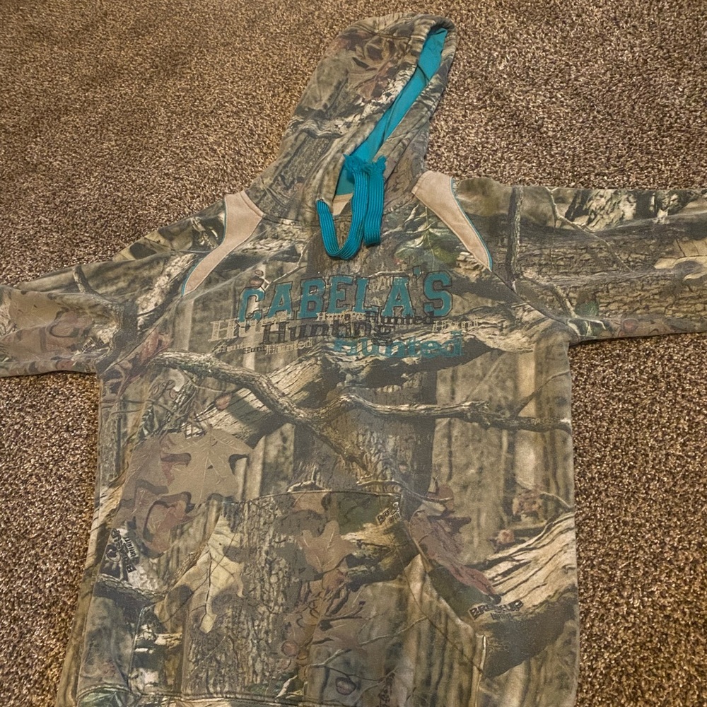 Cabellas Hoodie. Size Large. Worn Once.